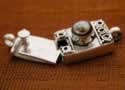 Pearl box clasp opens and closes!